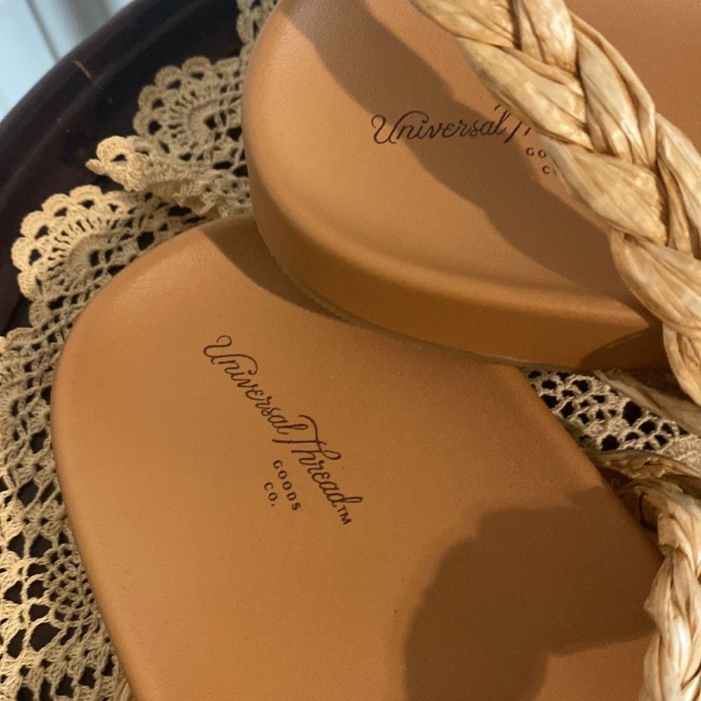 NWT Universal Thread Sandals - Picture 3 of 7